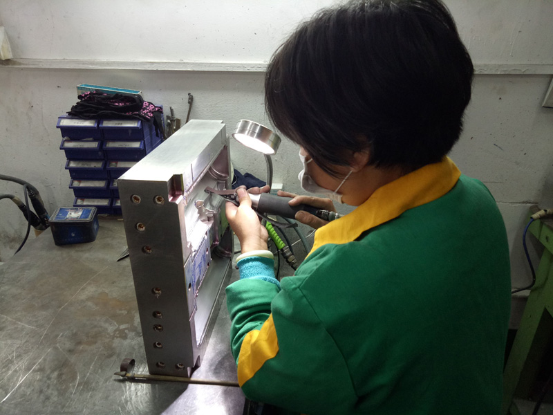 用拋光機拋光